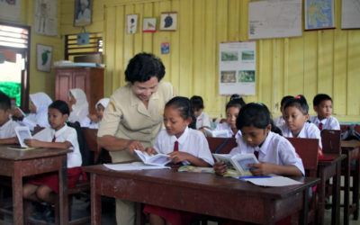 Mentawai students embrace the Mentawai Rereiket dialect to Indonesian language dictionary